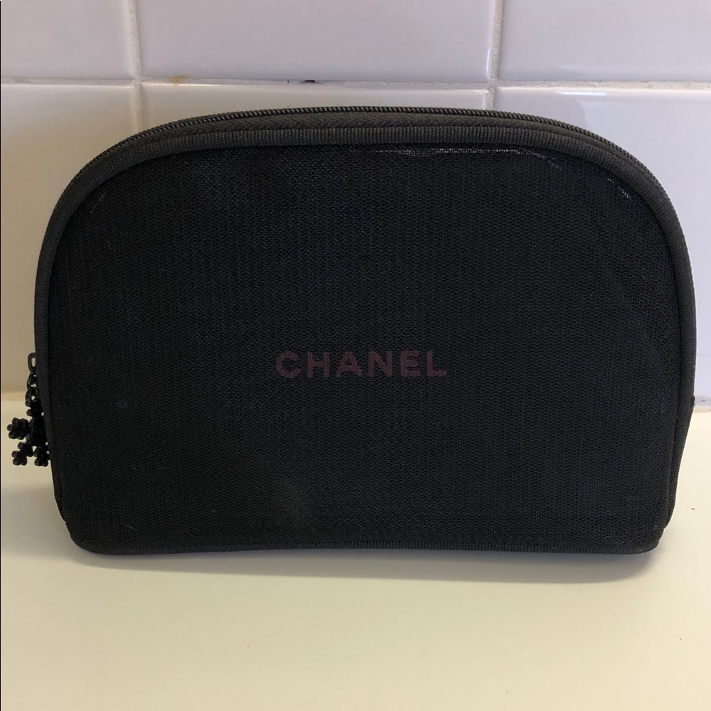 CHANEL BLACK MESH COSMETIC BAG • ZIP CLOSE W CHANEL LOGO PULL - Picture 11 of 11